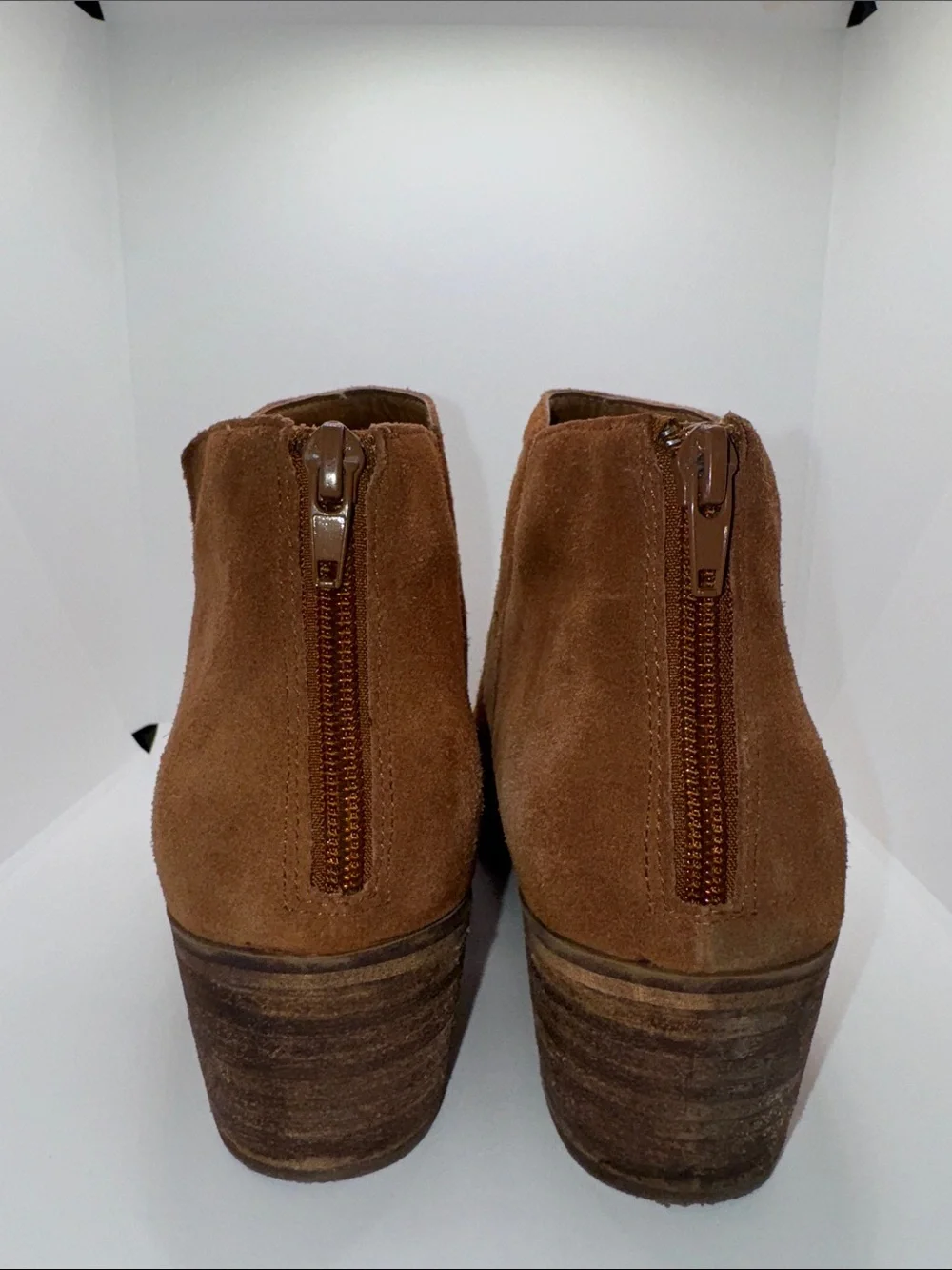 Susina Kyle-Lea Perforated Suede Ankle Bootie Boots Women’s 10 Tan